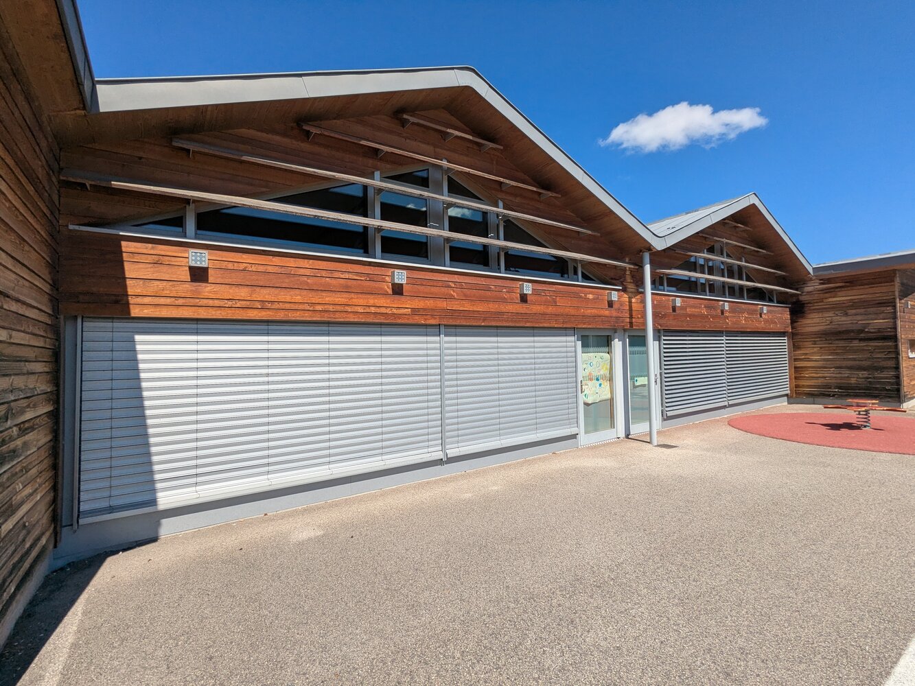 Façade d’un bâtiment scolaire étudié avec un second site pour des préconisations énergétiques